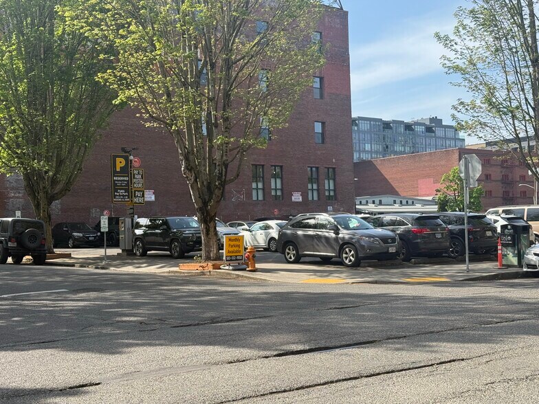 More Photos Of 1231 NW Hoyt St, Portland Loft Creative Space For Lease