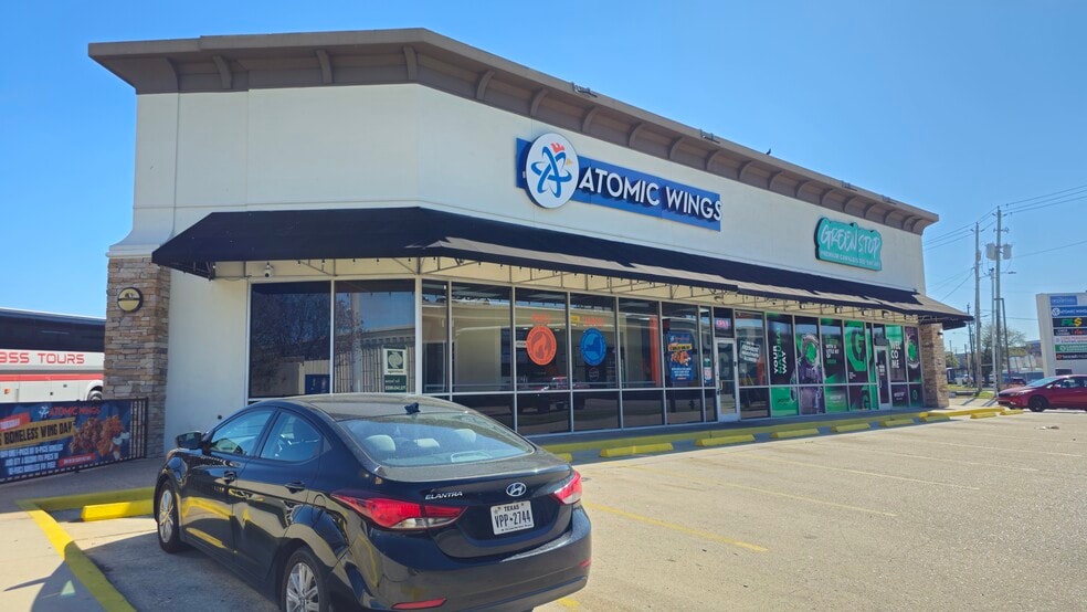More Photos Of 11200 Northwest Fwy, Houston Storefront Retail Office For Lease