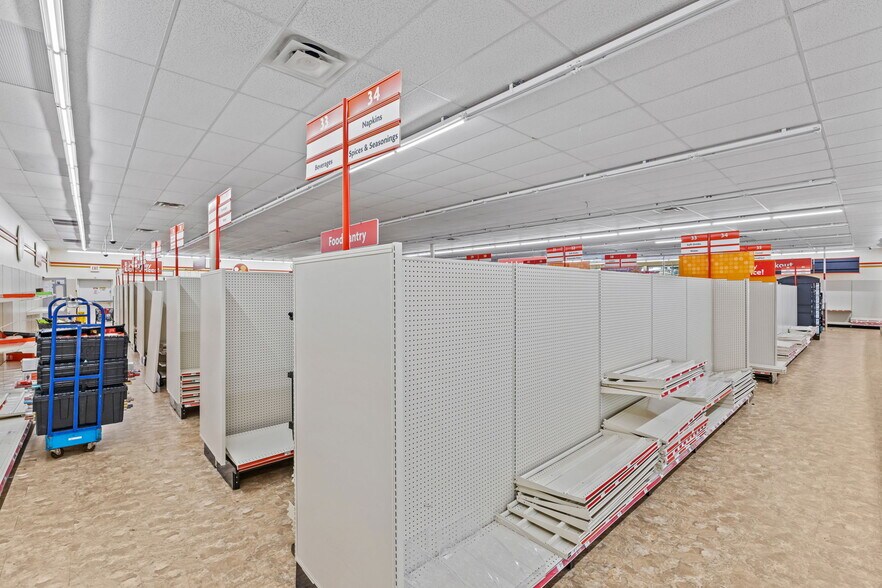 More Photos Of 1945 Kings Rd, Jacksonville Freestanding For Lease