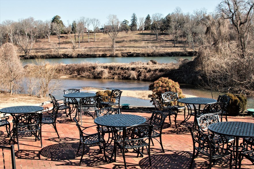 More Photos Of 1101 Sophia St, Fredericksburg Restaurant For Lease