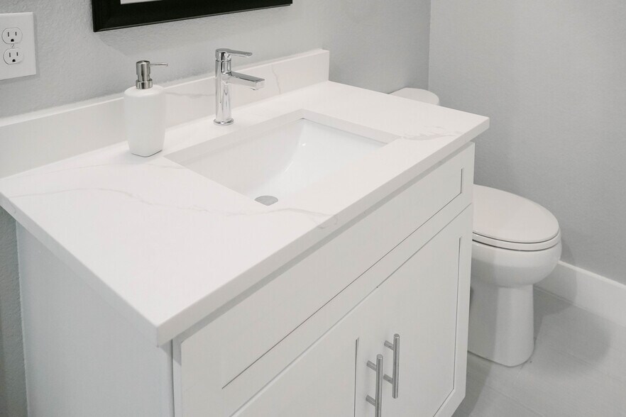 More Photos Of 4911 Alton Ave, Dallas Multifamily For Sale