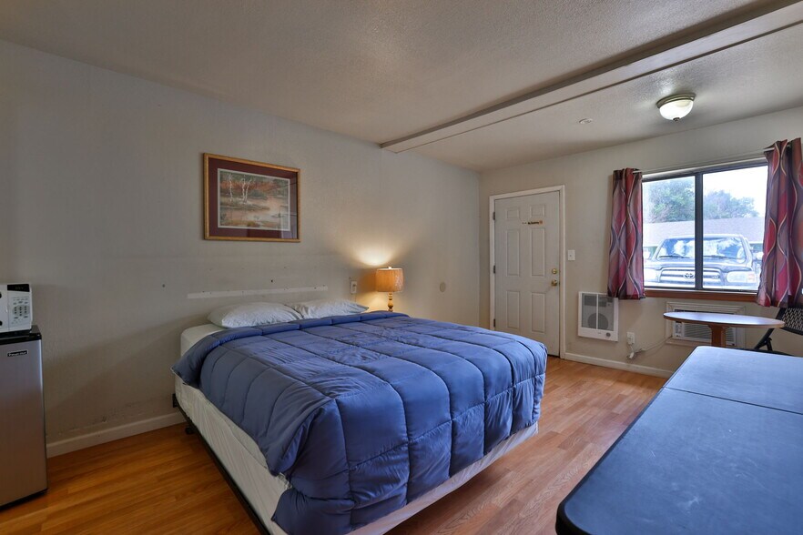 More Photos Of 514 Main St, Limon Hotel For Sale