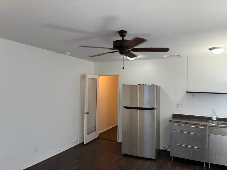 More Photos Of 3307 W Burbank Blvd, Burbank Loft Creative Space For Lease