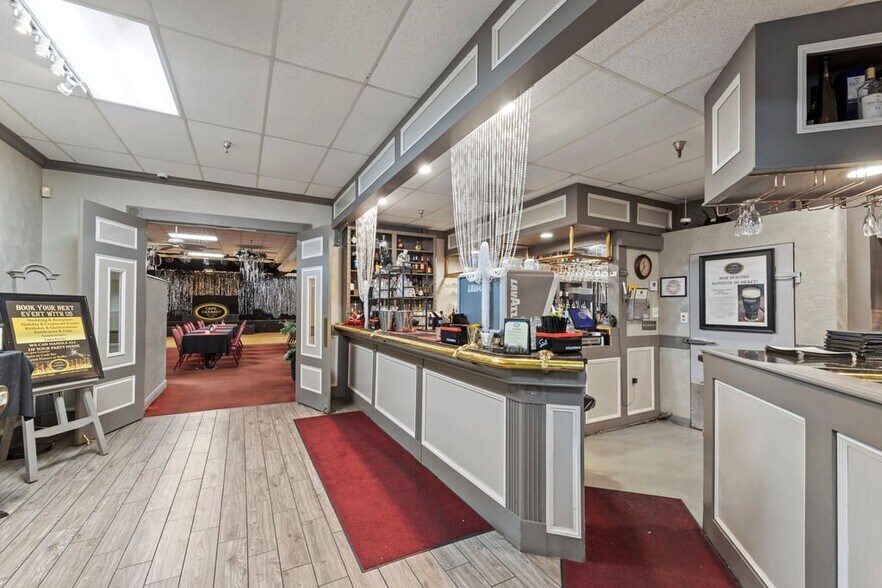 More Photos Of 4725 Vincennes Blvd, Cape Coral Restaurant For Sale