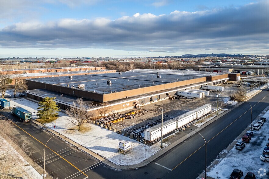 More Photos Of 1600 Av 50e, Montréal Warehouse For Lease
