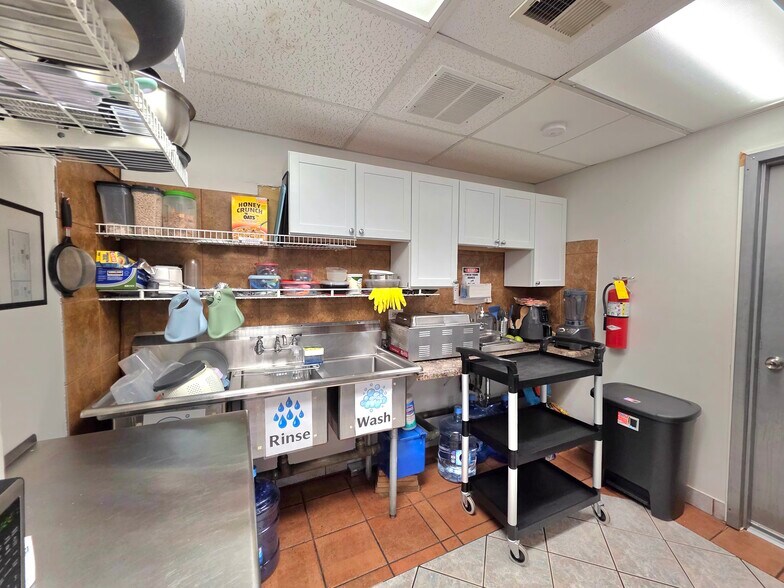 More Photos Of 7815 S Kedzie Ave, Chicago Storefront Retail Residential For Sale