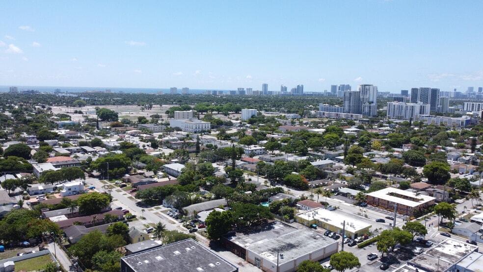 More Photos Of 1950 Grant St, Hollywood Warehouse For Sale