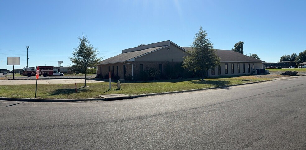 More Photos Of 2302 S Main St, Stuttgart Office For Sale