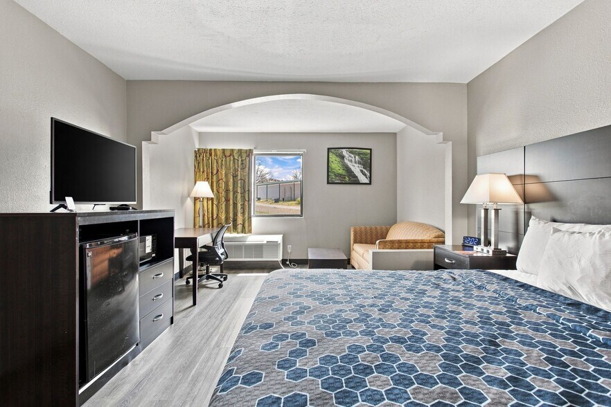 More Photos Of 634 David St, Centerville Hotel For Sale