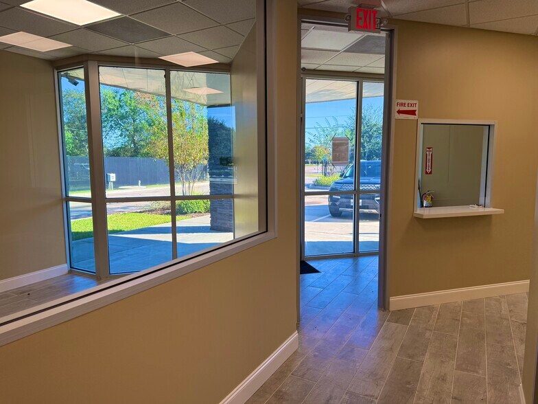 More Photos Of 17543 Roberts Rd, Hockley Distribution For Sale