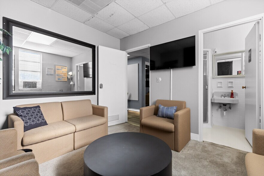 More Photos Of 118 Howard St, Rossville Medical For Sale