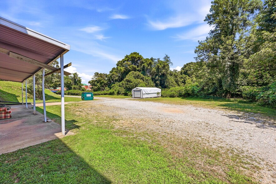 More Photos Of 1854 Thompson Bridge Rd, Gainesville Freestanding For Sale