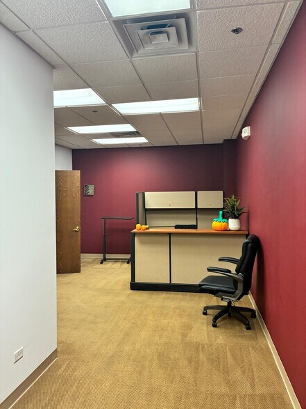 More Photos Of 1 Tiffany Pt, Bloomingdale Medical For Lease