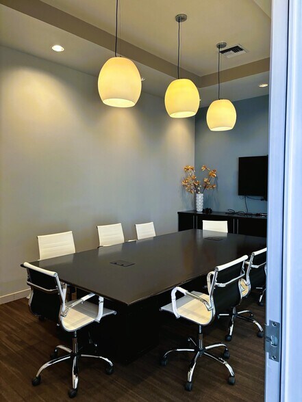 More Photos Of 34406 N 27th Dr, Phoenix Office Residential For Lease