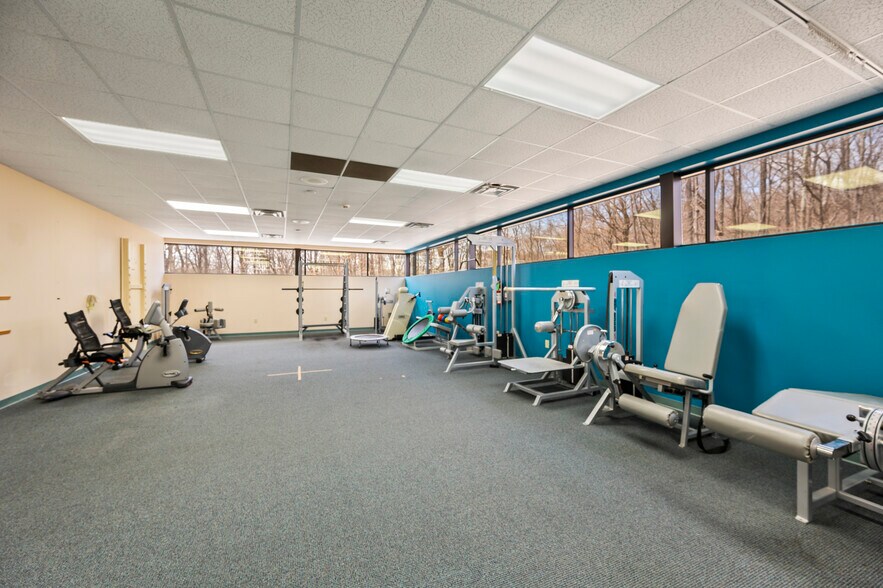 More Photos Of 257 W Kings Hwy, Eden Medical For Sale