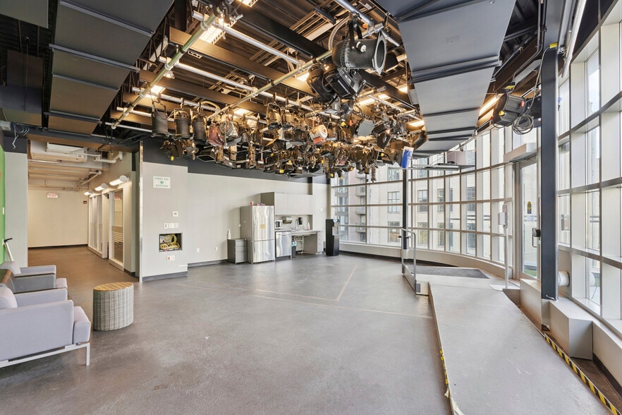 More Photos Of 33 Dundas St E, Toronto Office For Sale