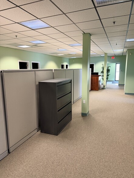 More Photos Of 70 Zachary Rd, Manchester Research And Development For Sale
