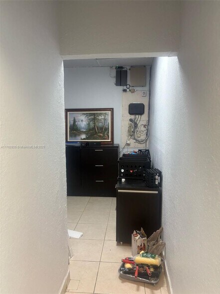 More Photos Of 828 Pembroke Rd, Hallandale Unknown For Lease