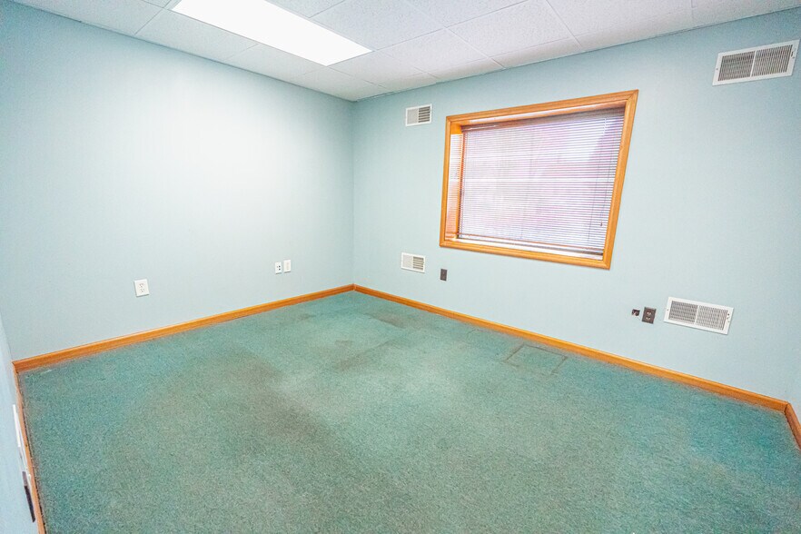 More Photos Of 63 Bleachery Ct, Warwick Distribution For Lease