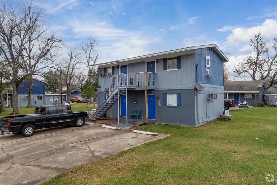 More Photos Of 1001-1007 Spooner St, Pasadena Apartments For Sale