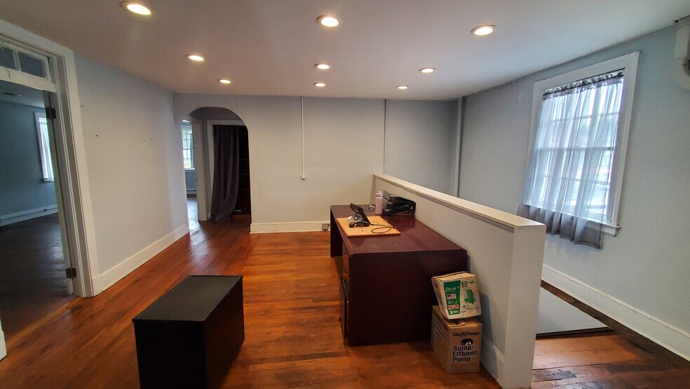 More Photos Of 5 Broadview Ave, Warrenton Freestanding For Lease