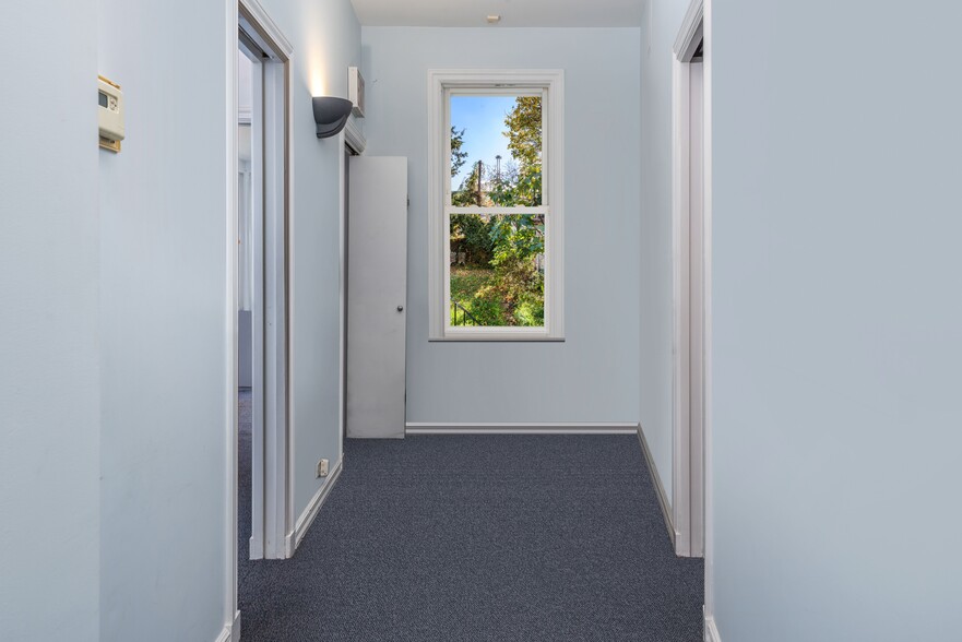 More Photos Of 5918 69th Ave, Ridgewood Office Residential For Lease