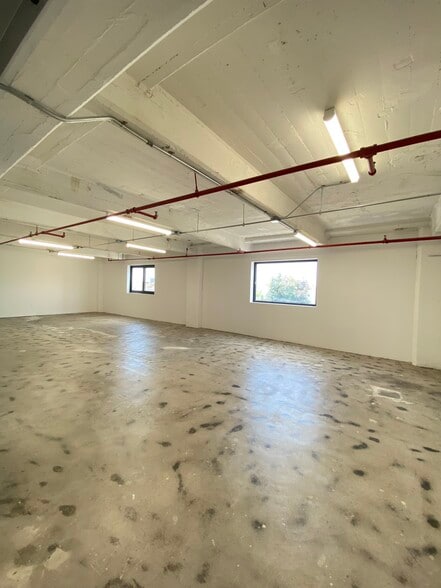 More Photos Of 901 E 31st St, Los Angeles Manufacturing For Lease