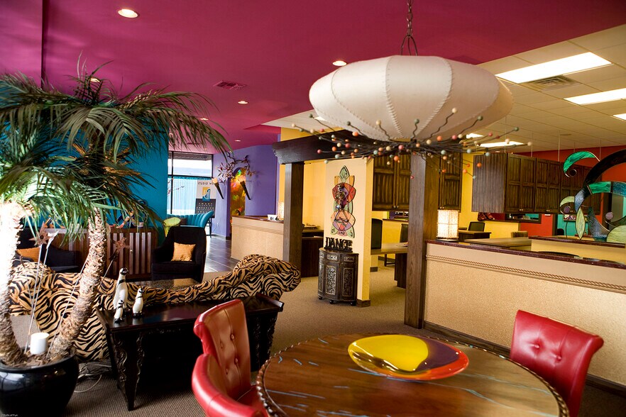 More Photos Of 2801 26th St, Lubbock Freestanding For Lease