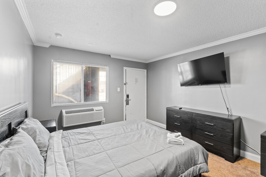 More Photos Of 200 E White Horse Pike, Galloway Hotel For Sale