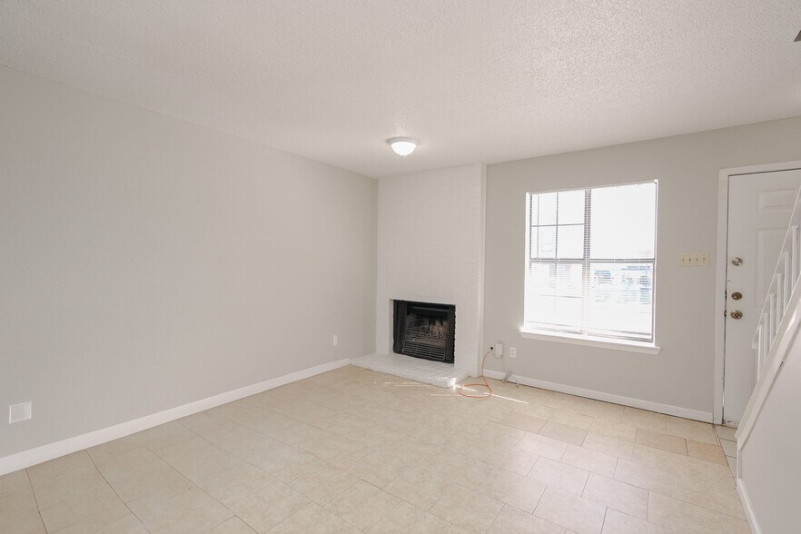 More Photos Of 2813 Wimbledon Ct, Garland Apartments For Sale