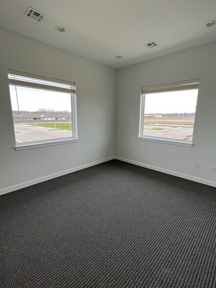 More Photos Of 7619 E 126th St S, Bixby Office For Lease