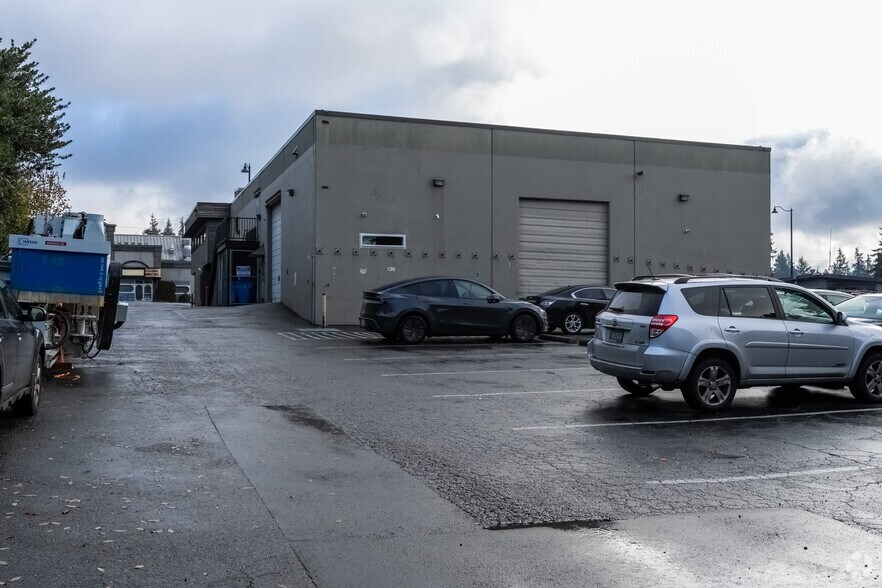 More Photos Of 16715 Aurora Ave N, Shoreline Flex For Lease