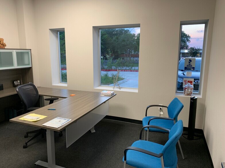 More Photos Of 5523 FM 1488, The Woodlands Showroom For Lease