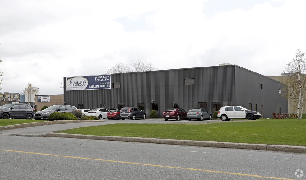 More Photos Of 3070 Boul Le Corbusier, Laval Warehouse For Sale