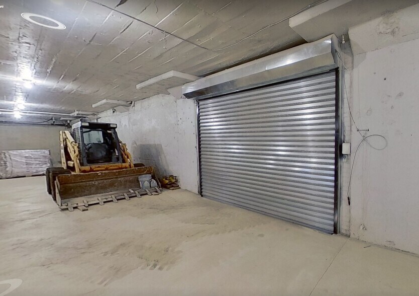 More Photos Of 2613 W Hunting Park Ave, Philadelphia Light Distribution For Lease