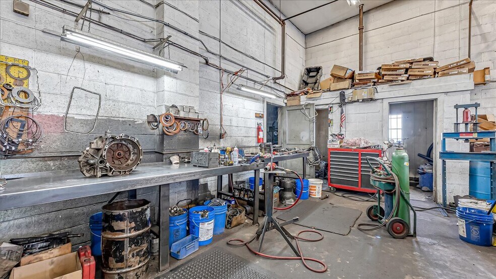 More Photos Of 2115 Union Blvd, Allentown Auto Repair For Sale