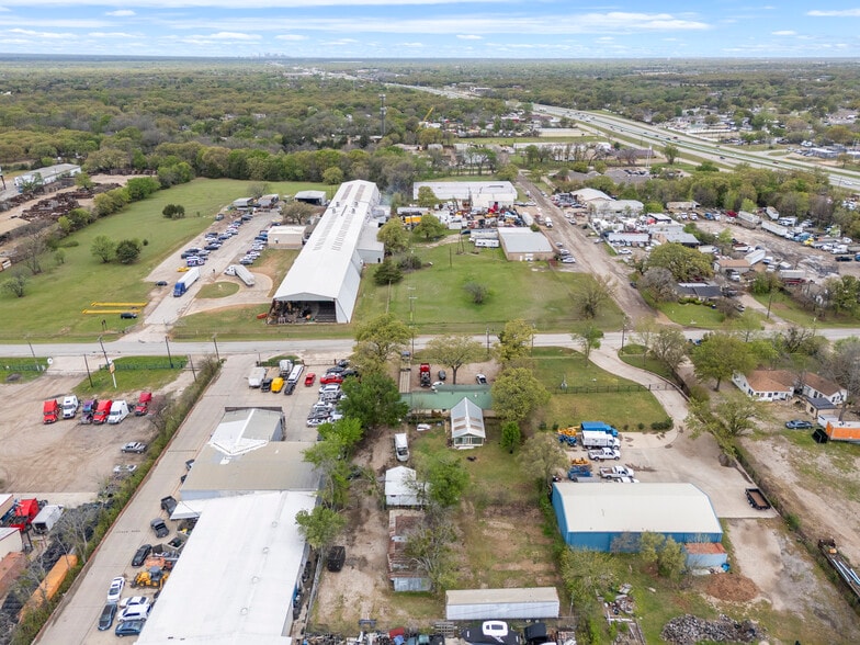 More Photos Of 303-A W Simonds, Seagoville Manufacturing For Sale