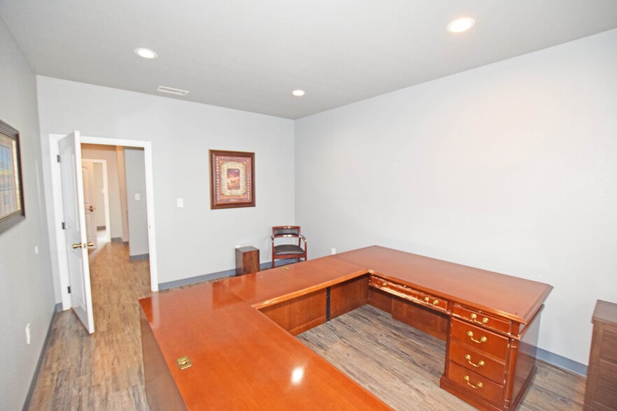 More Photos Of 10503 W County Rd 72, Midland Warehouse For Lease