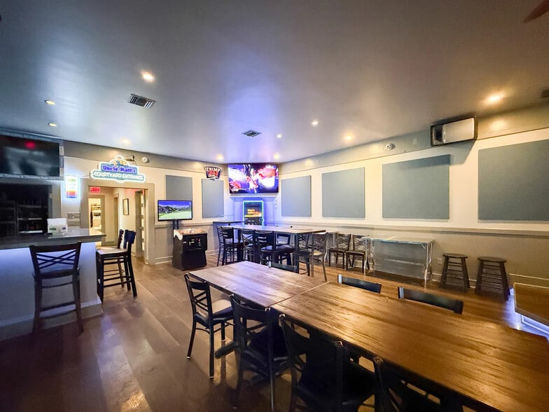 More Photos Of 2303 Hickory Ave, New Orleans Bar For Sale