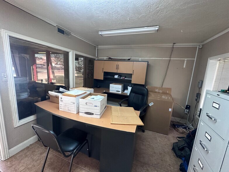 More Photos Of 689 N Bluff St, Saint George General Retail For Lease