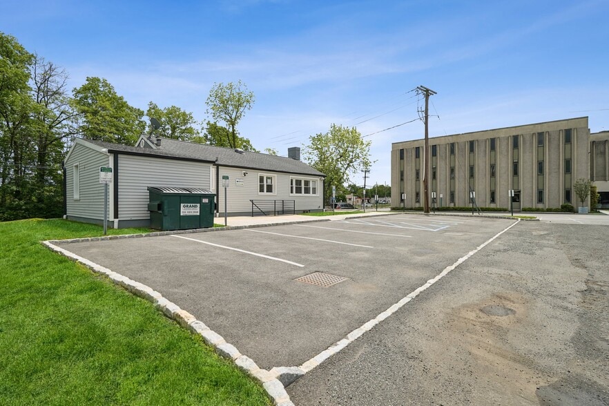 More Photos Of 1018 Mountain Ave, Mountainside Office For Sale