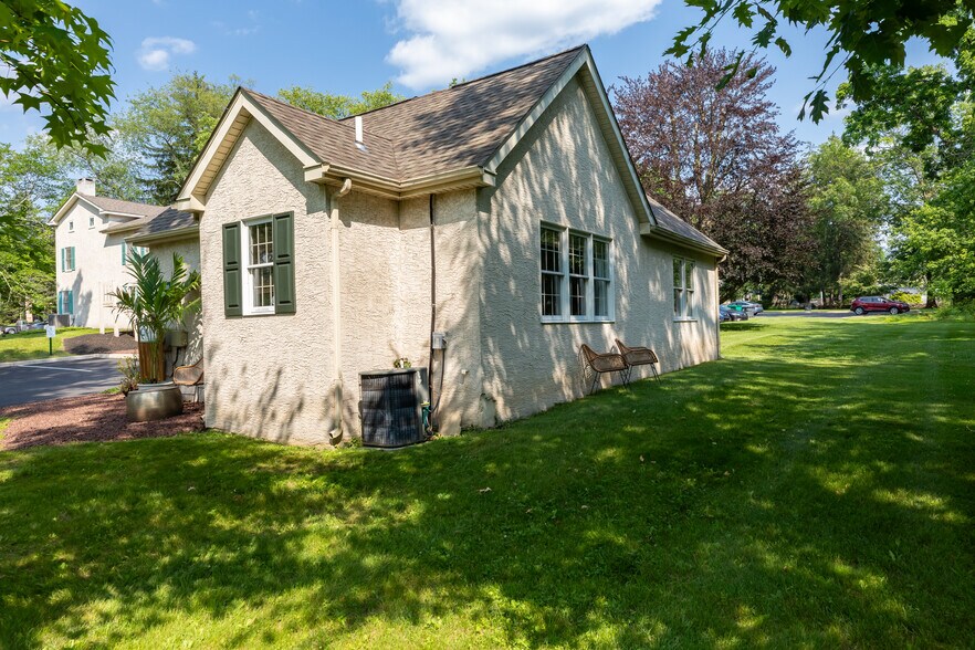 More Photos Of 900 Lenmar Dr, Blue Bell Office For Sale