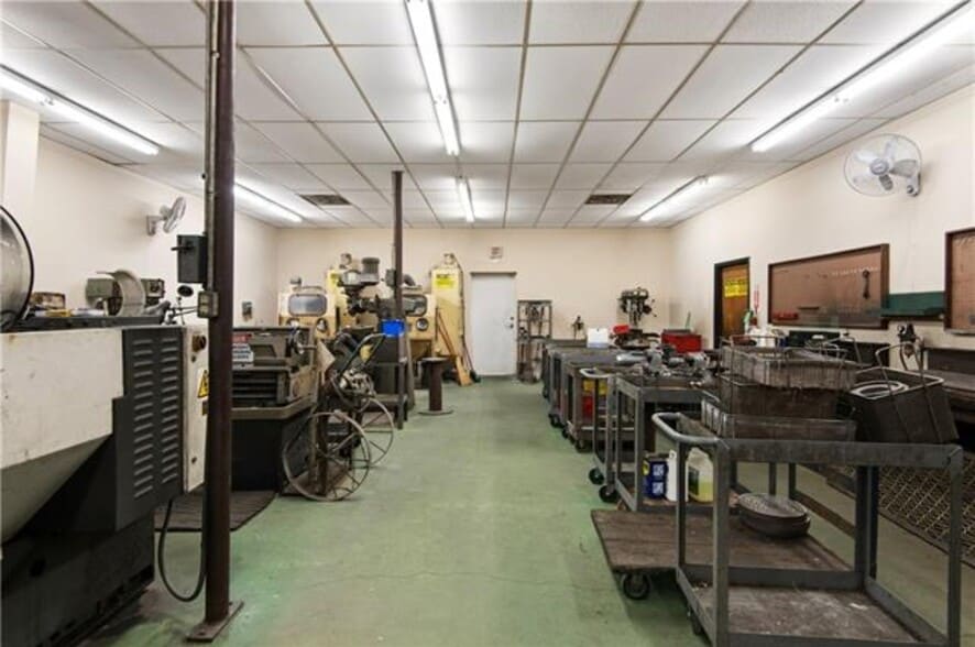 More Photos Of 4501 Zenith St, Metairie Service For Sale