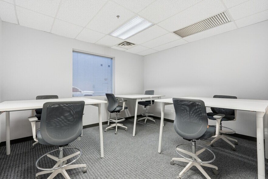 More Photos Of 3401 E Harbour Dr, Phoenix Light Manufacturing For Lease