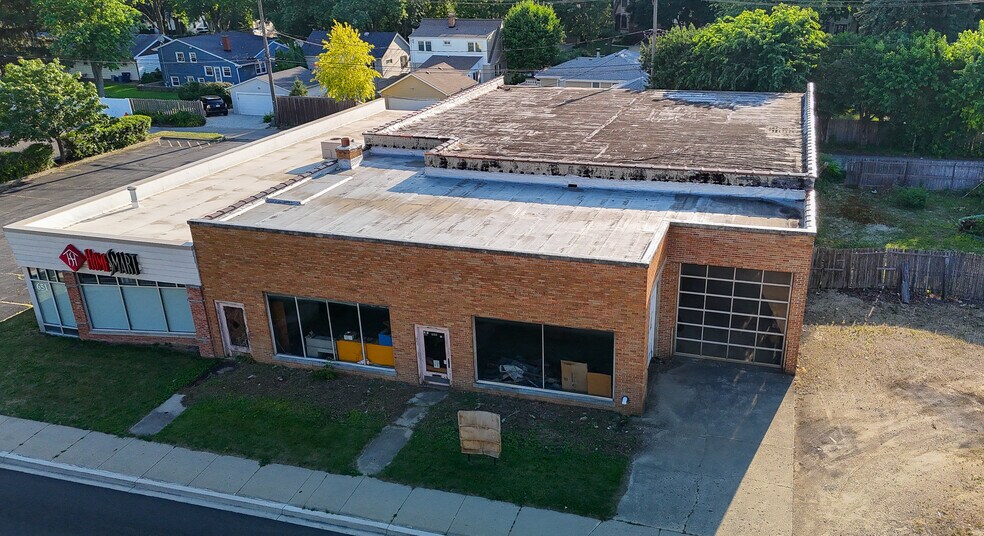 More Photos Of 655 N Washington St, Naperville Service For Sale