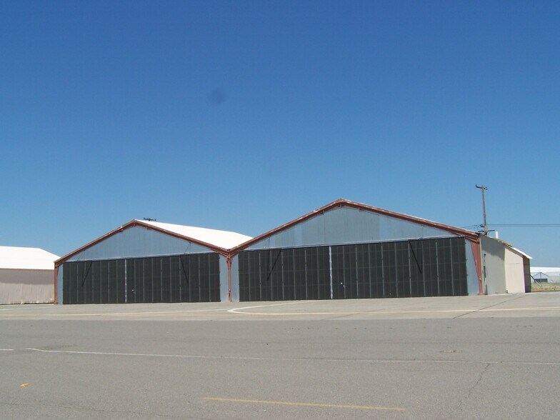 More Photos Of 4923 Kilzer Ave, Mcclellan Airplane Hangar For Lease