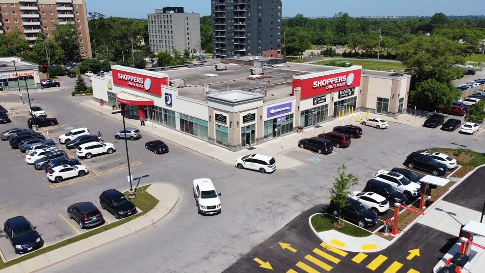 More Photos Of 467 Wharncliffe Rd S, London General Retail For Lease