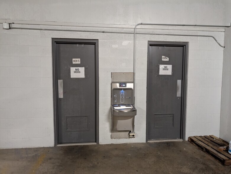 More Photos Of 40 3rd St, Walnutport Warehouse For Lease