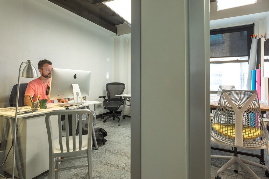 More Photos Of 55 Monument Cir, Indianapolis Office For Lease