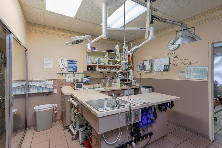 More Photos Of 4601-4611 N Rancho Dr, Las Vegas Unknown For Lease